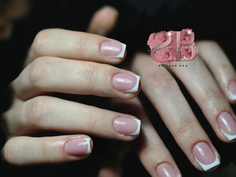  Les Extensions au Gel : Des ongles Durable à Caen et ses Alentours